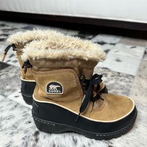 Sorel tan color Kids size 1